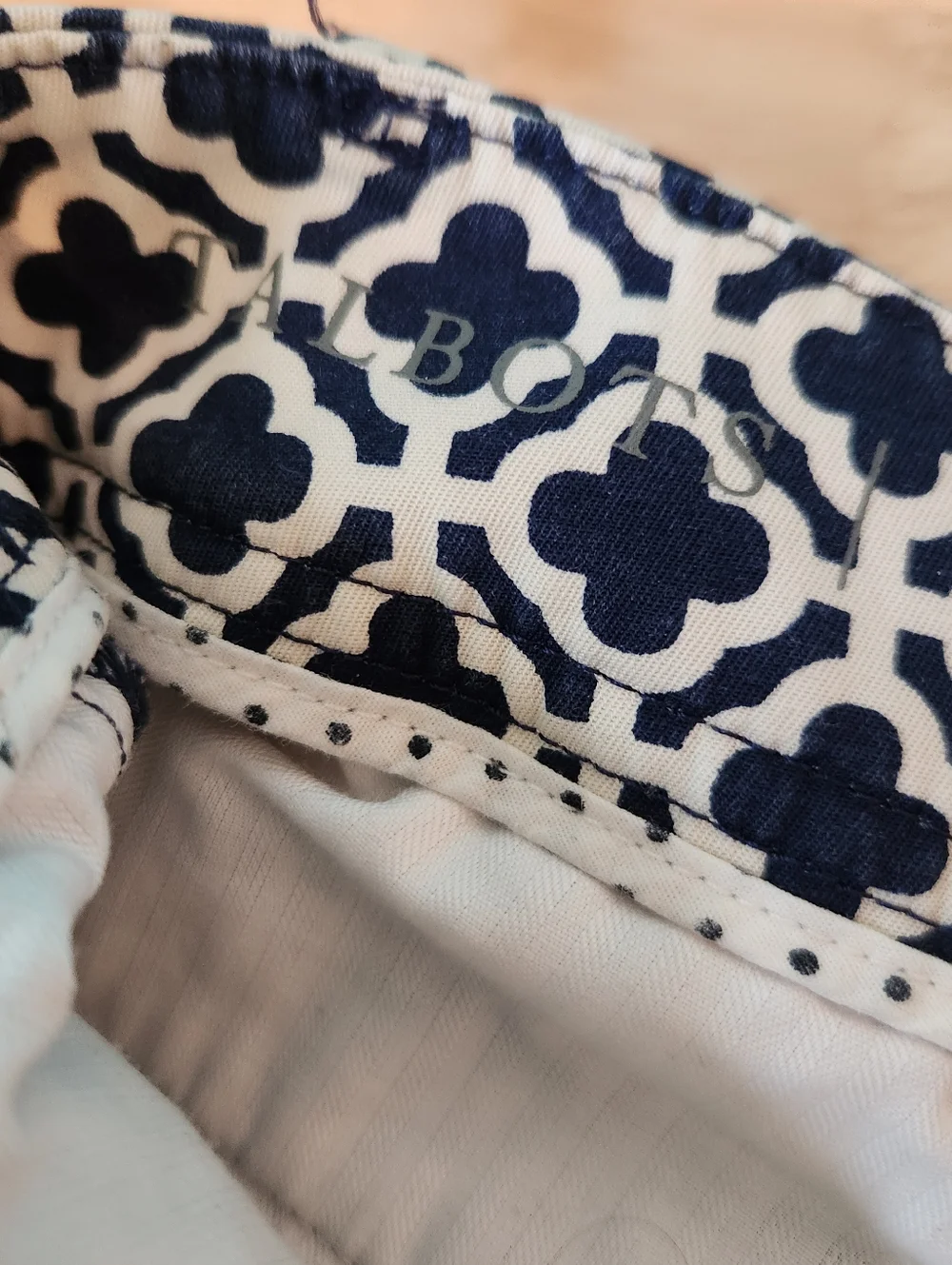 Talbots Perfect Shorts‎ Navy and White Geometric Design, Size 2, 10.5 Inseam